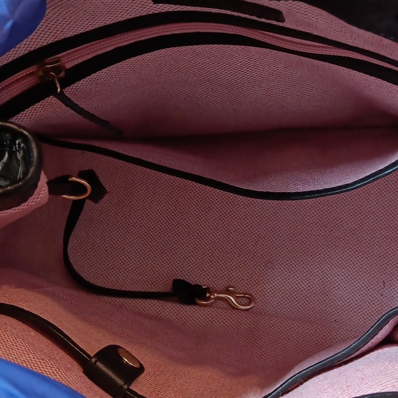 Dooney & Bourke Crocodile Embossed Shoulder Bag. - Picture 4 of 9